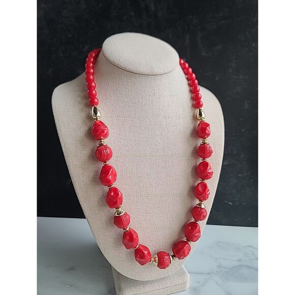 Red Plastic And Gold Tone Metal Beaded Necklace Vintage, READ DESCRIPTION - Picture 1 of 10